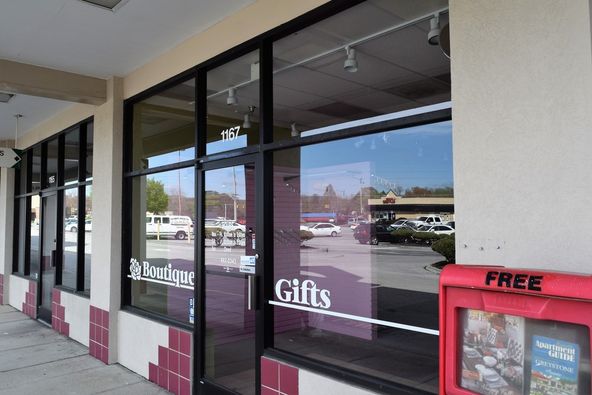 Manhattan Place Shopping Center: 1175 Oak Ridge Turnpike, Oak Ridge, TN 37830